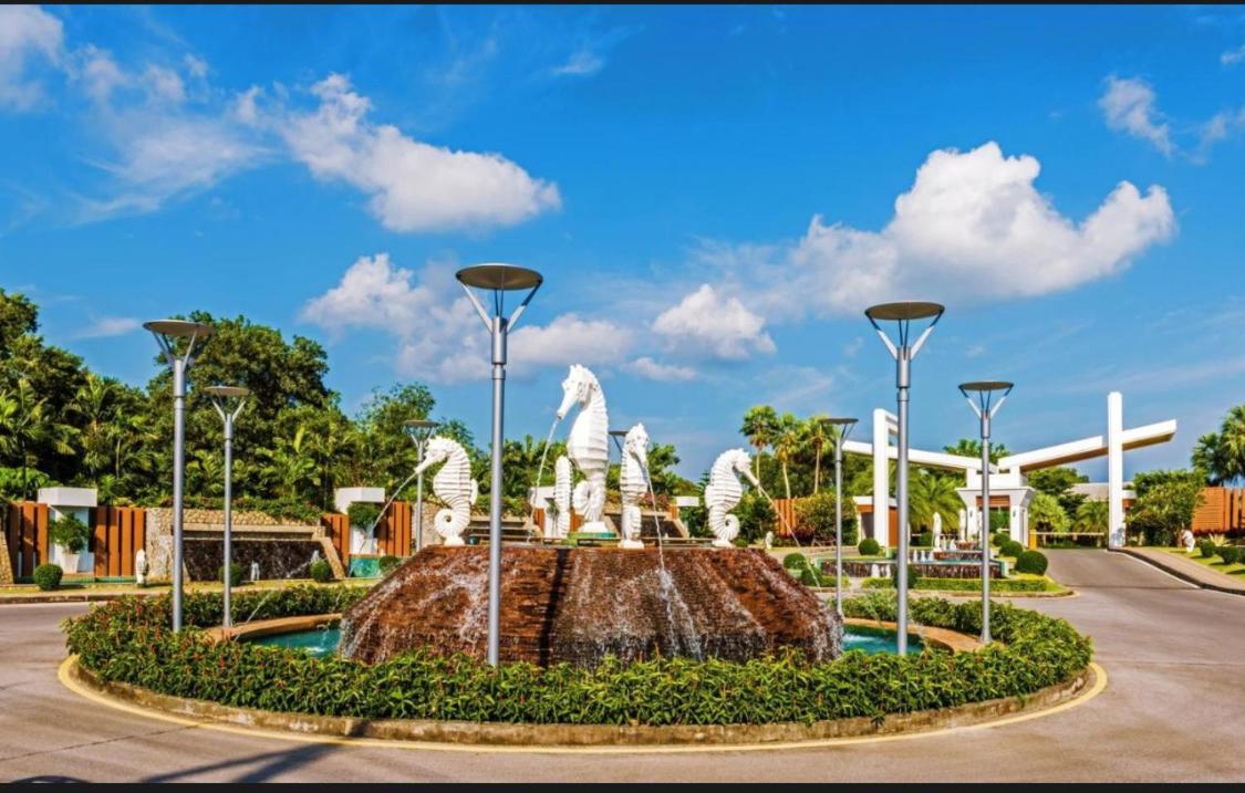 Miracle Lakeview * Chalong