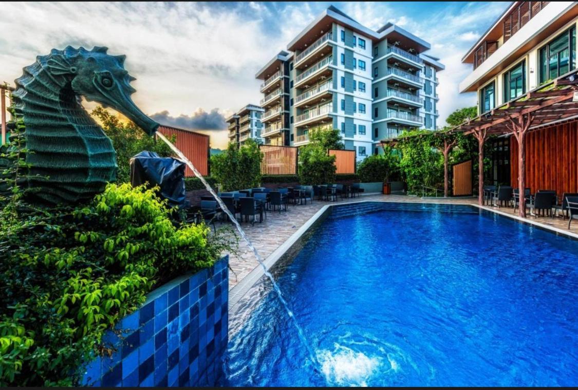 Miracle Lakeview *