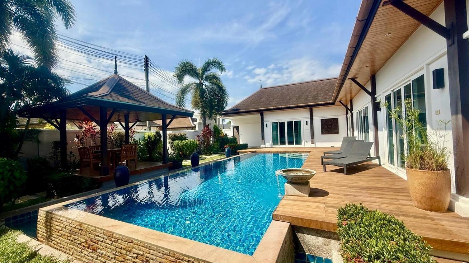 Charming At Layan Villa Thalang