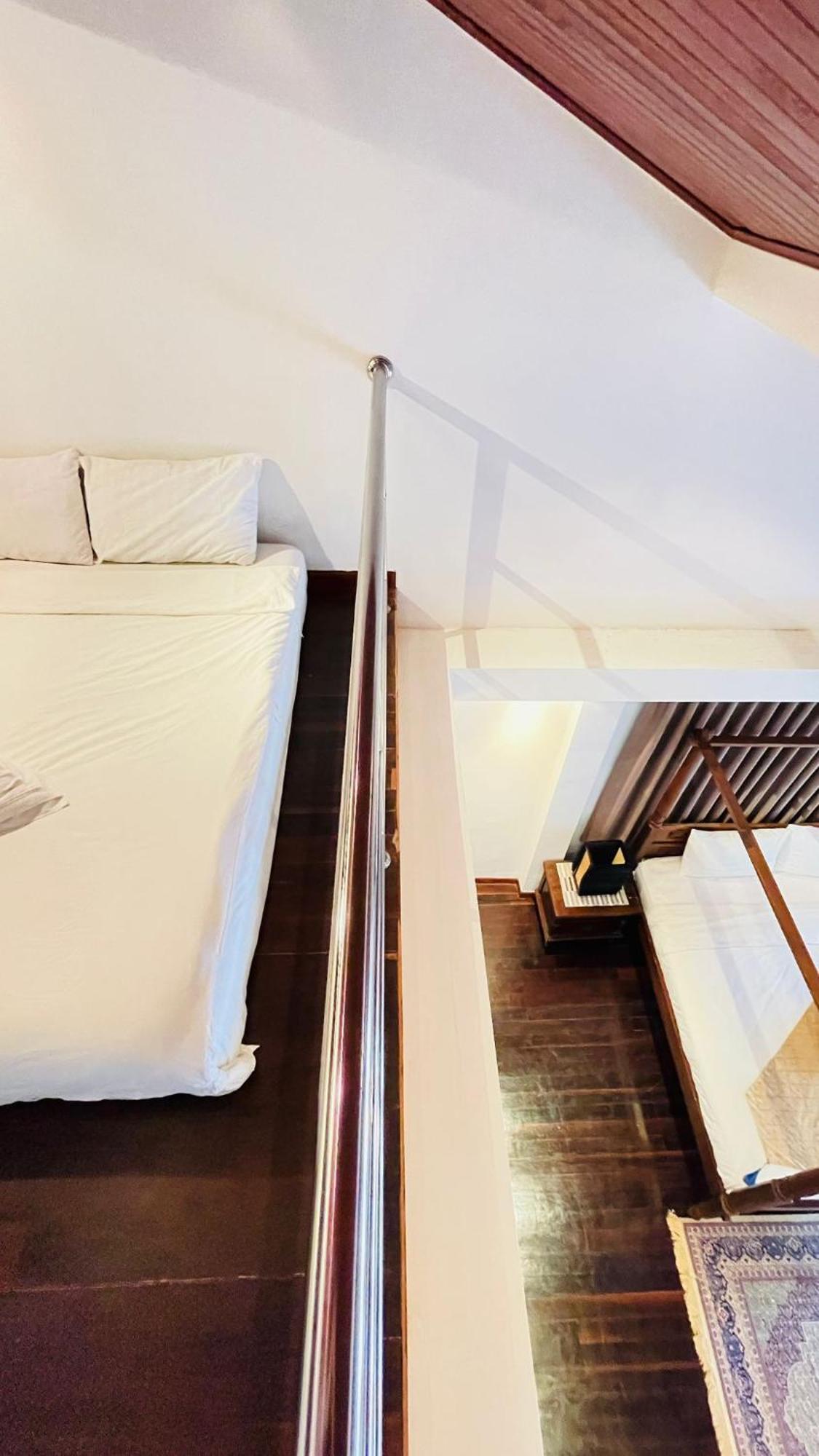 Talay Naiharn Hotel