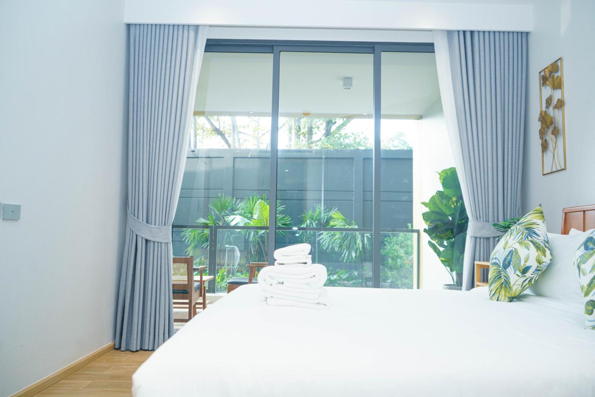 Laguna Beachside Residences Apartamens, Walking Distance To The Sea