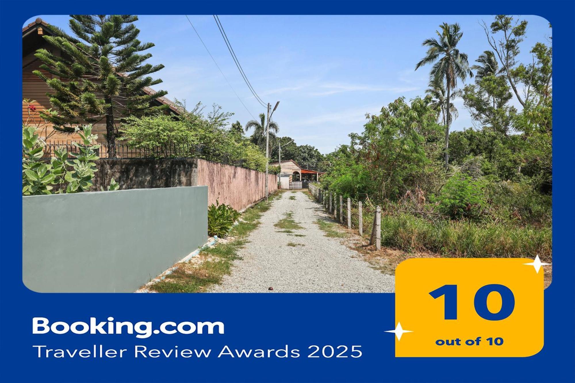 Villa Phuket-chalong 3-bedrooms 240m2 Private Xlarge Family