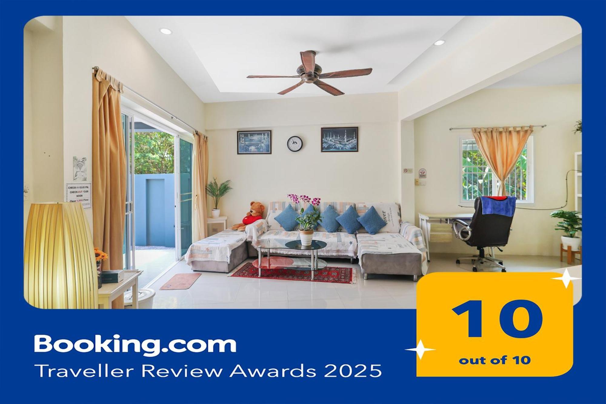 Villa Phuket-chalong 3-bedrooms 240m2 Private Xlarge Family