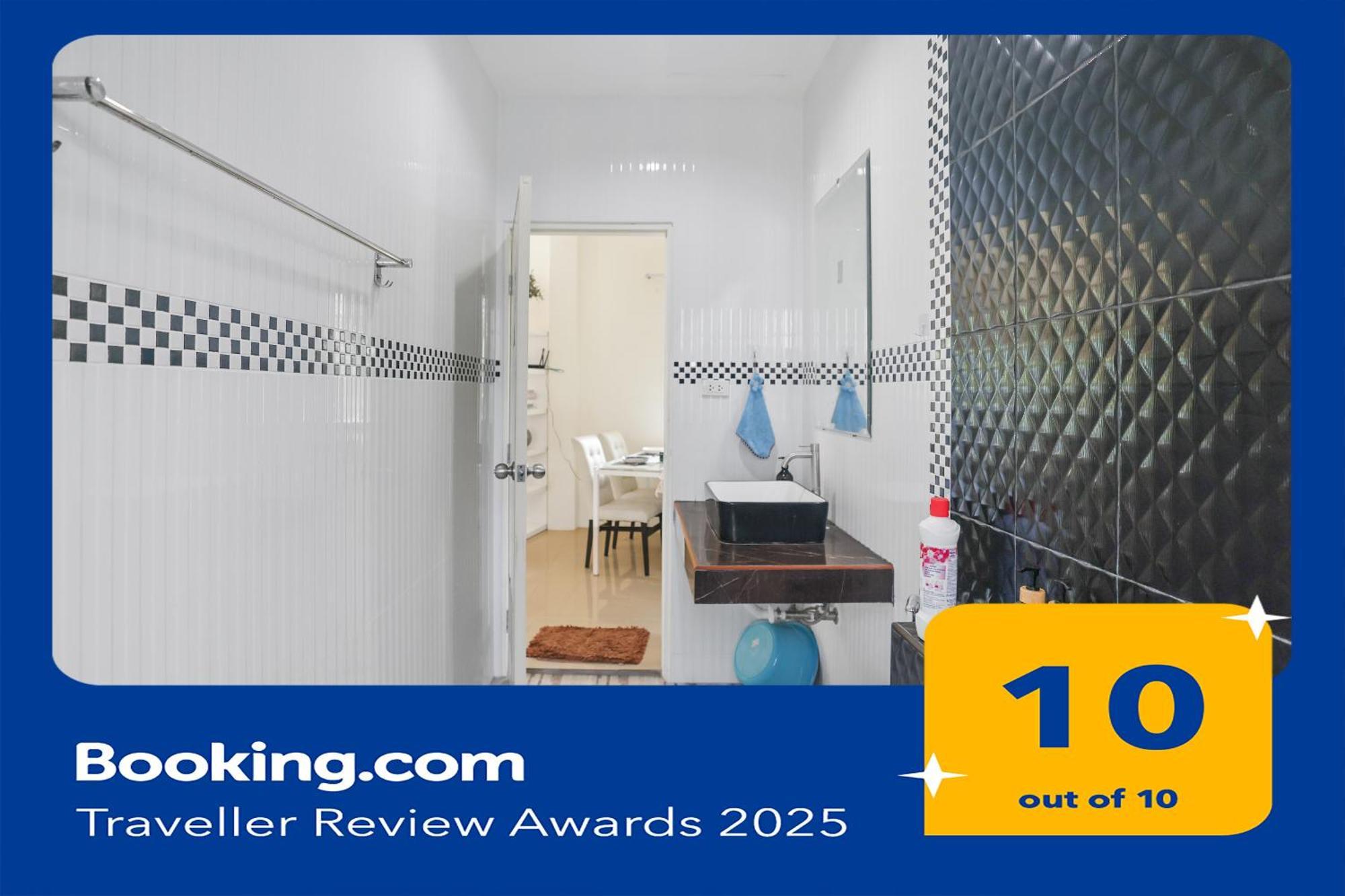 Phuket-chalong 3-bedrooms 240m2 Private Xlarge Family Villa Chalong