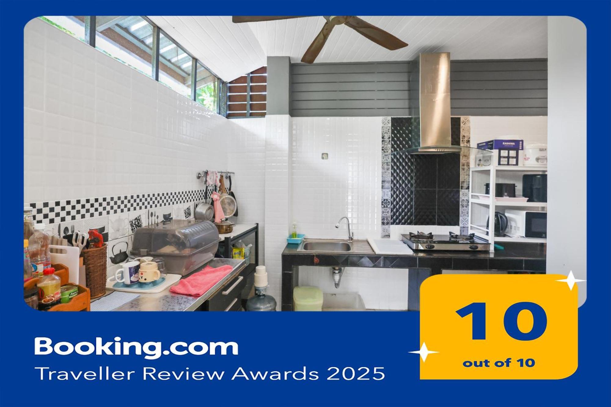 Phuket-chalong 3-bedrooms 240m2 Private Xlarge Family Chalong