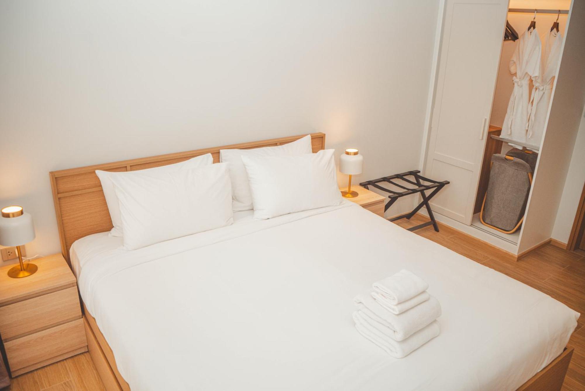Laguna Beachside Residences Apartamens, Walking Distance To The Sea