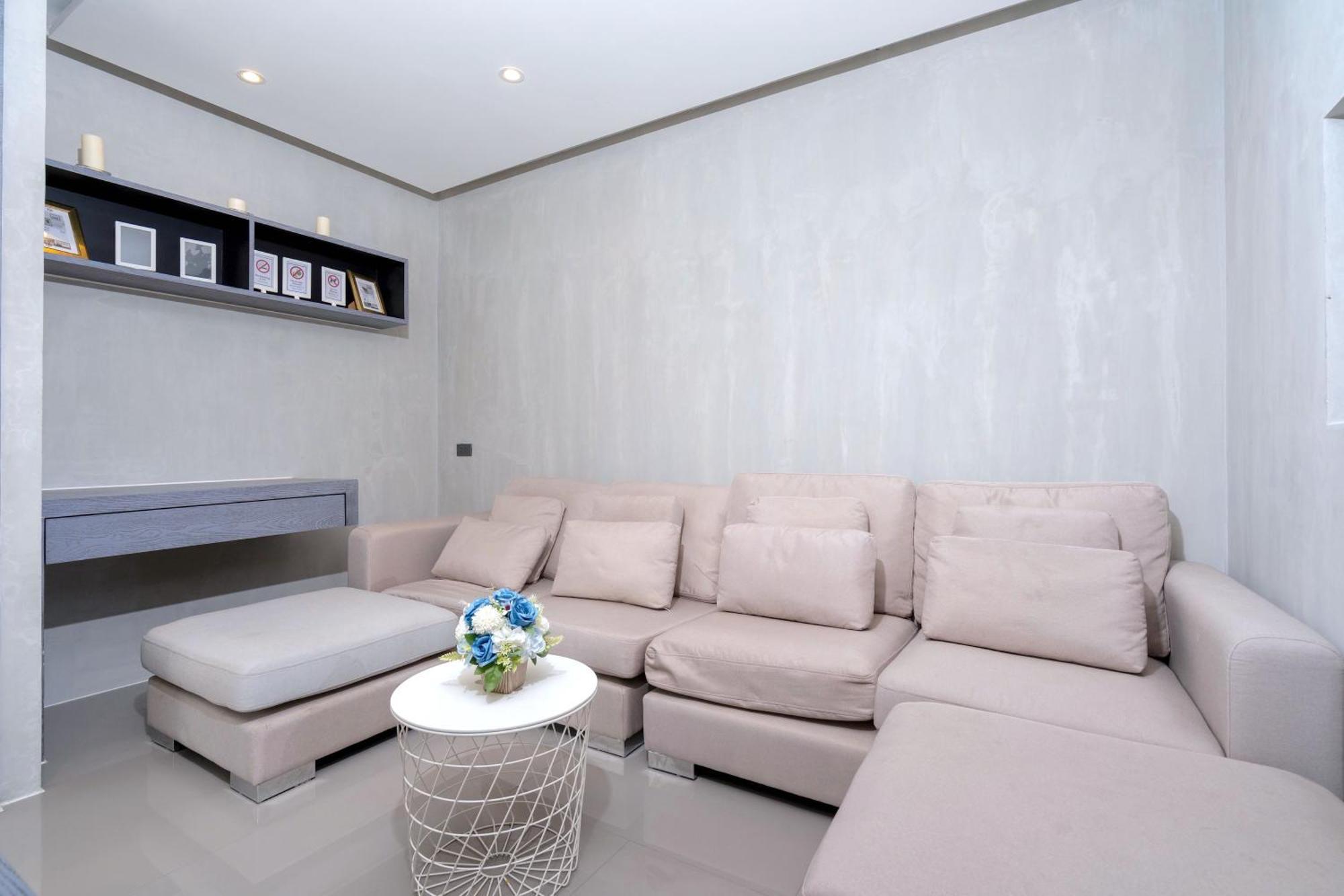 Tropical Pool View 2 Bedroom B207-8 In Citygate *