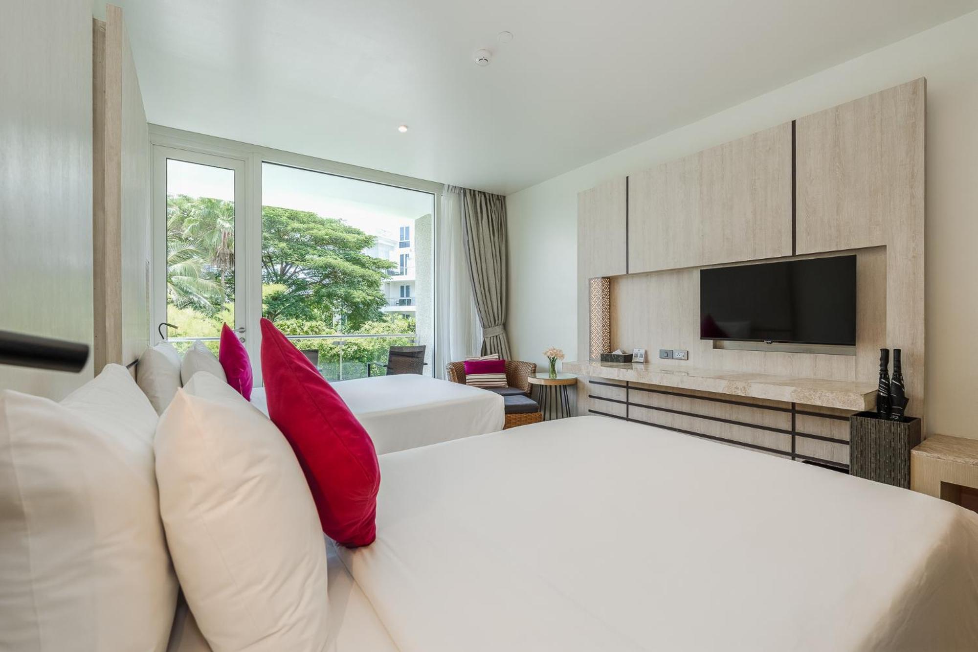 Splash Resort, Maikhao Phuket 5*
