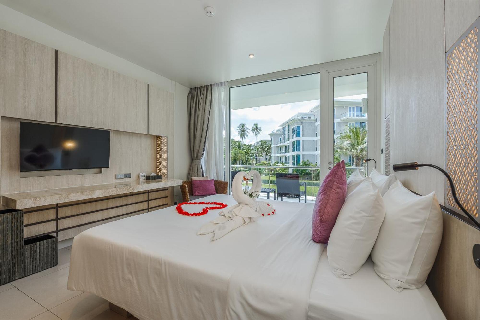 Splash Resort, Maikhao Phuket Resort 5*