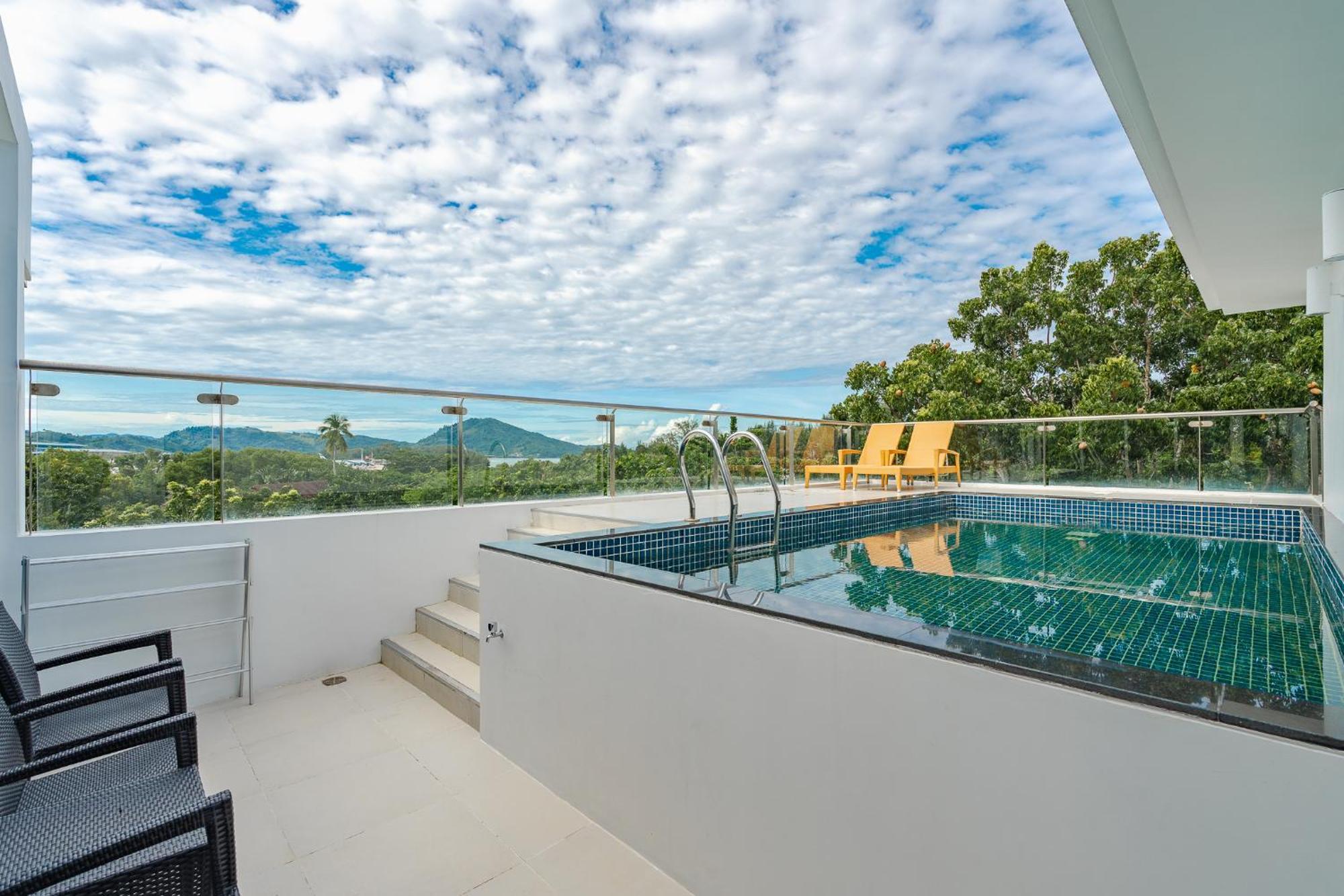 Splash Resort, Maikhao Phuket 5*