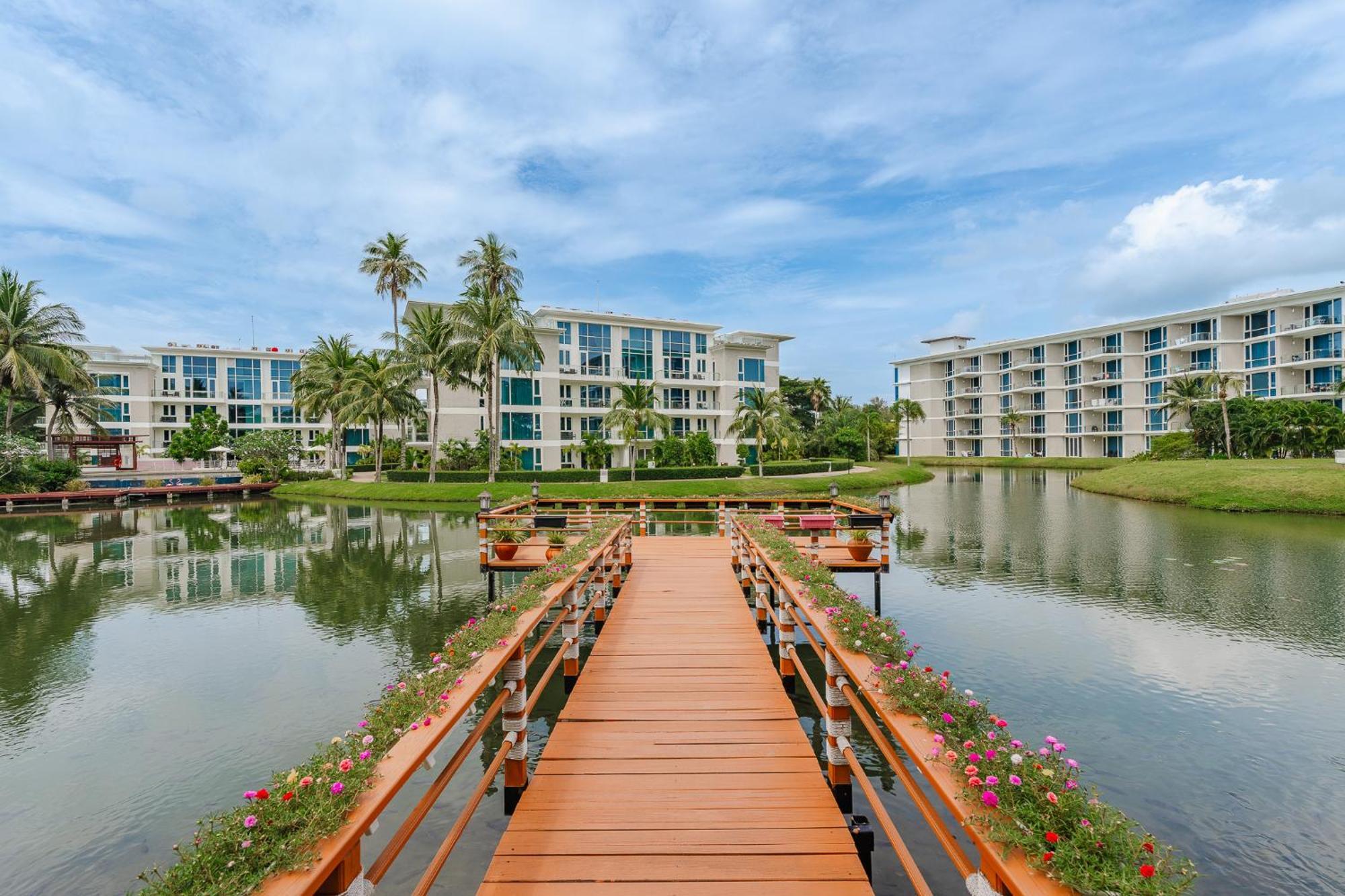 Splash Resort, Maikhao Phuket Resort 5*