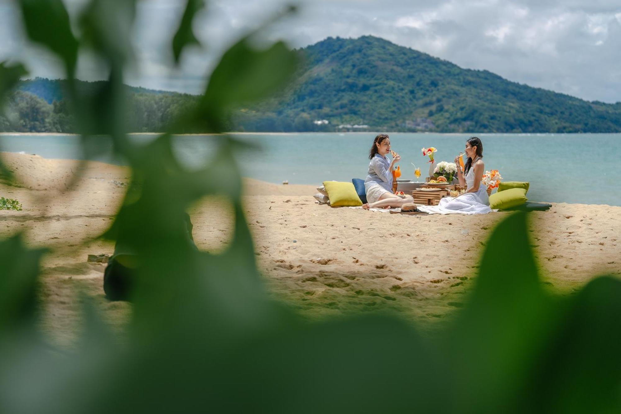 Splash Resort, Maikhao Phuket 5*