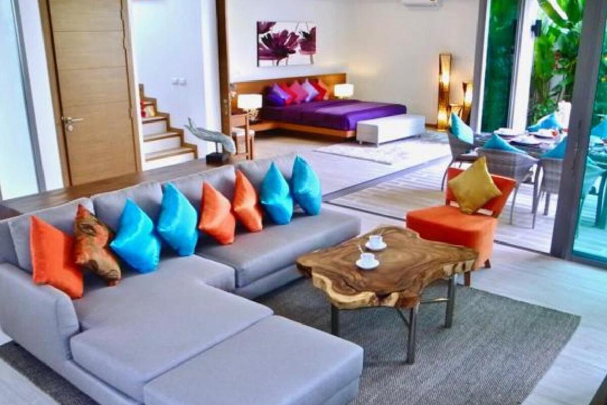 Pool 3 Bedrooms *