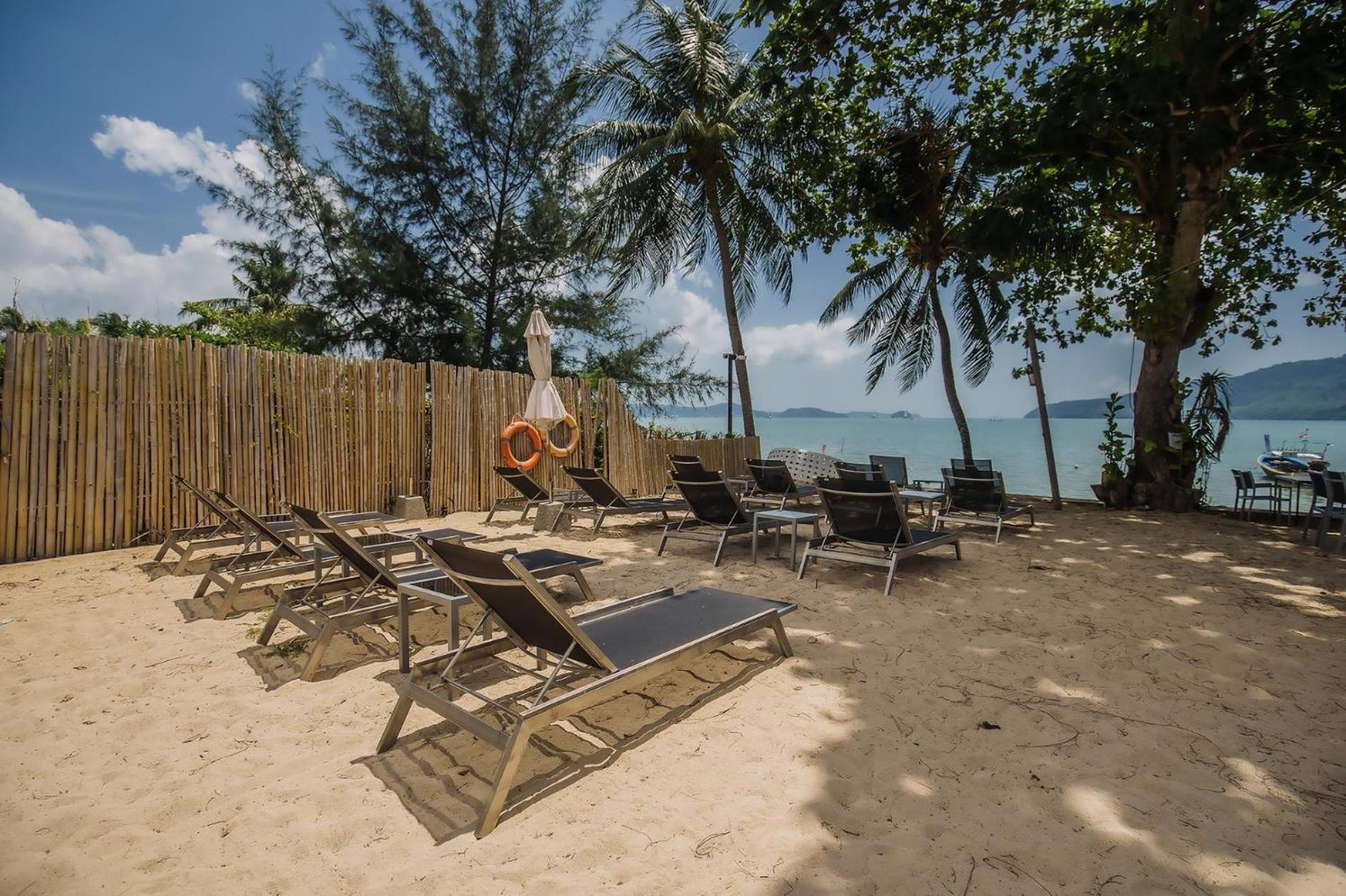 Malee At The Beachfront Apartment Rawai