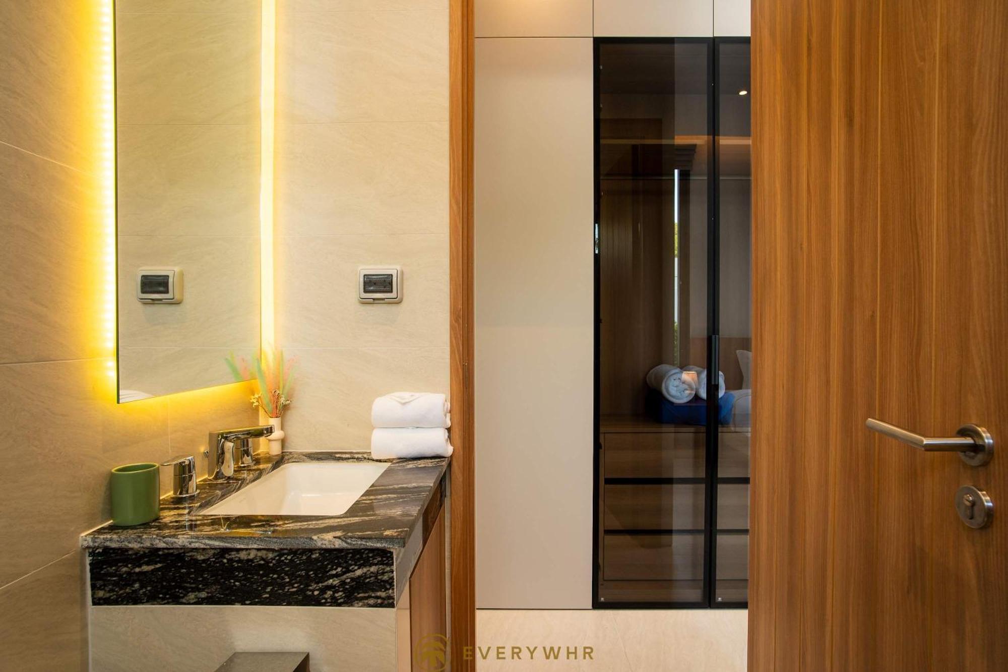 Nayara - Sophisticated 4br Getaway With Private Pool And Concierge Villa Chalong