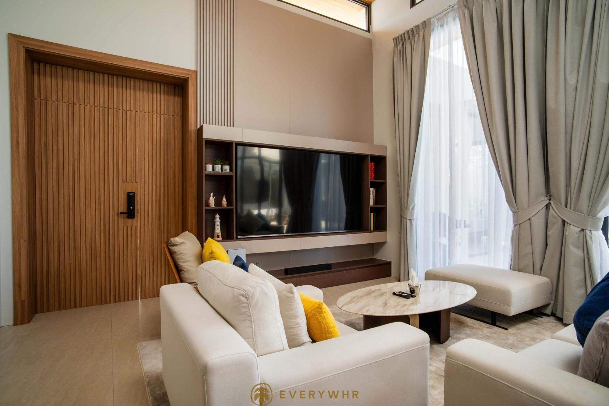Villa Nayara - Sophisticated 4br Getaway With Private Pool And Concierge