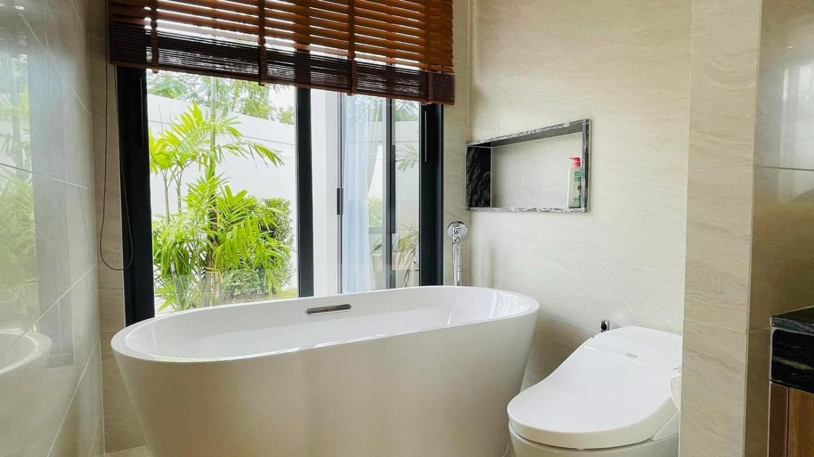 Villa Azura - Serene 4br Escape With Private Pool And Concierge