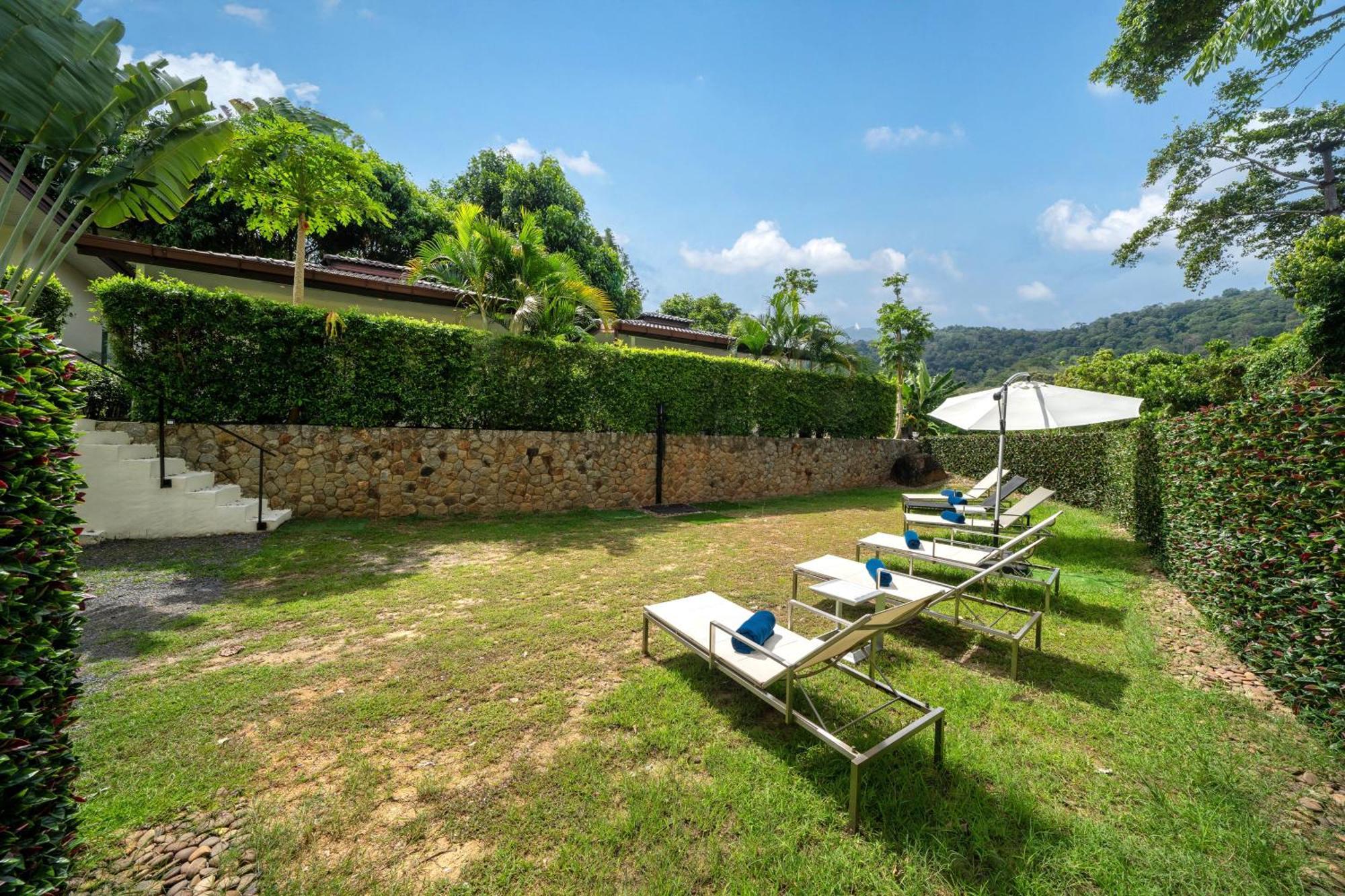 Oxavia Garden Oasis In Nai Harn - Your Private Tropical Garden With 3 And Jacuzzi Villa *