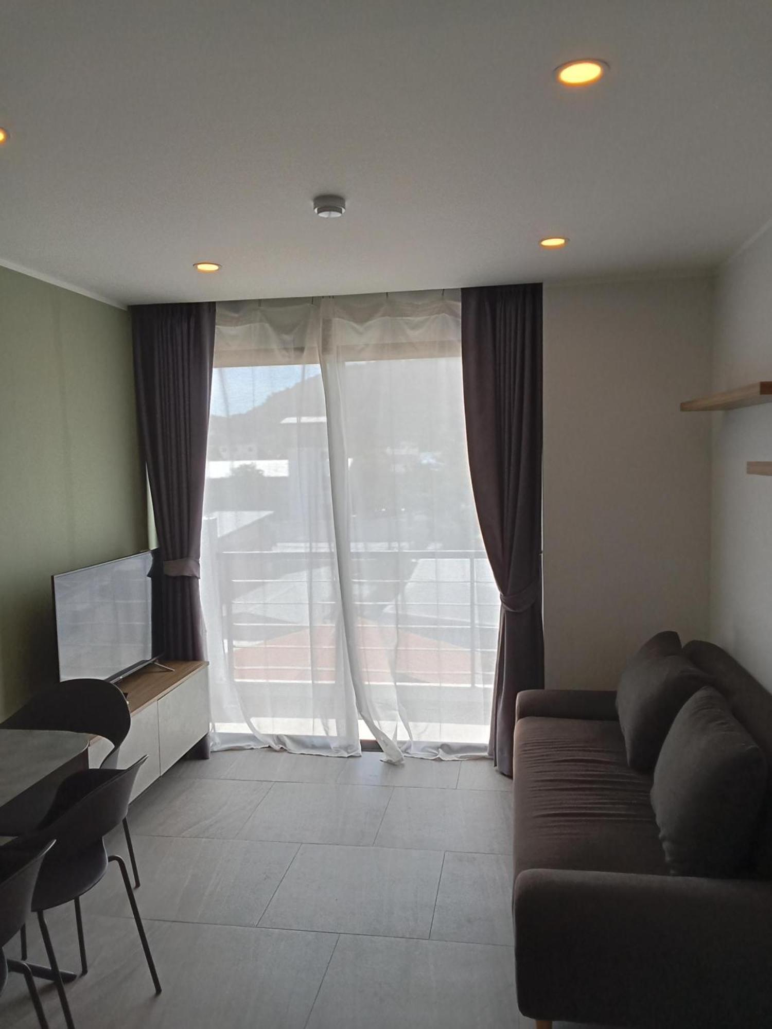 Modern - 1br T3-528 *