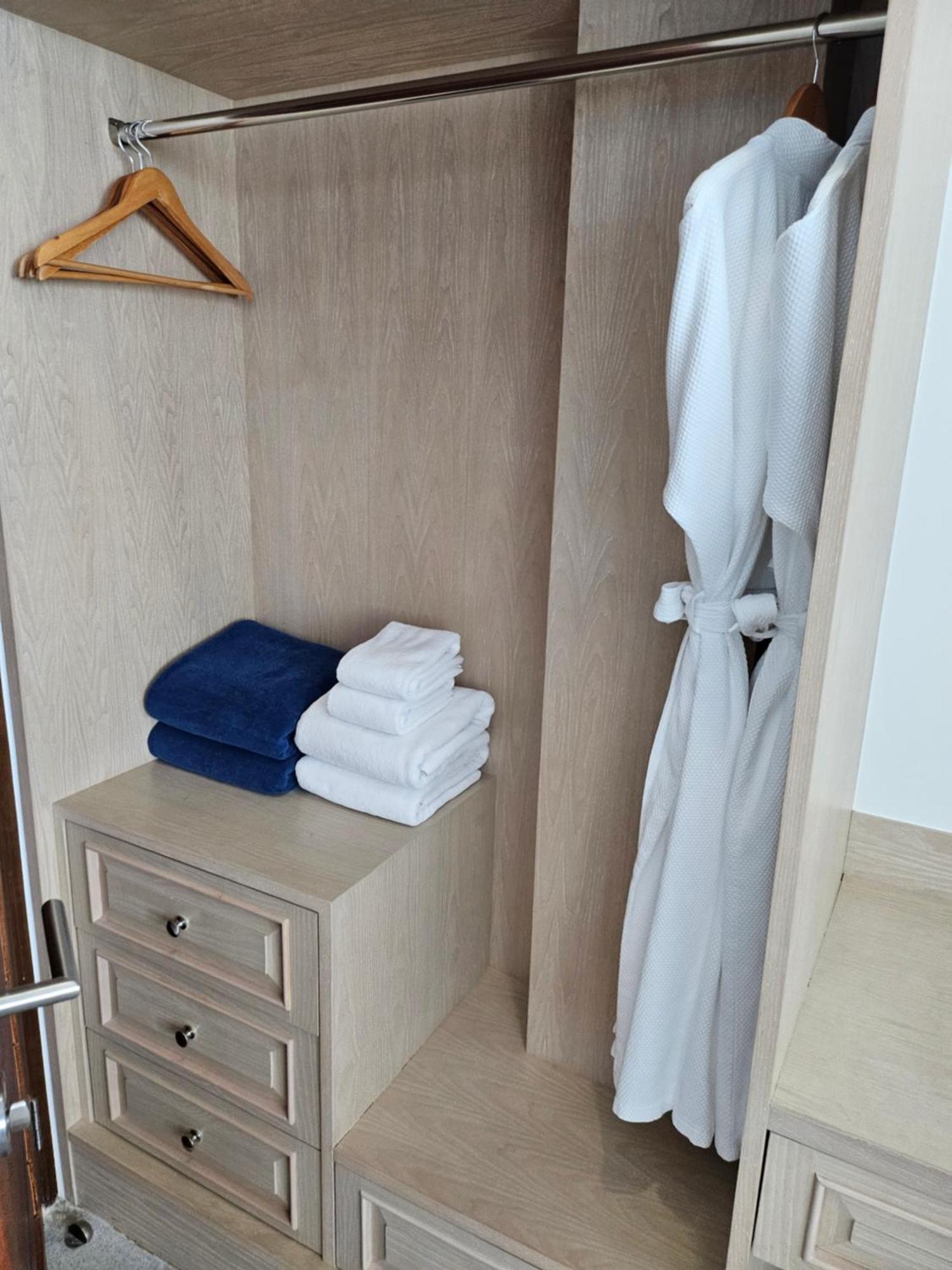 Boutique White Dog Apartment