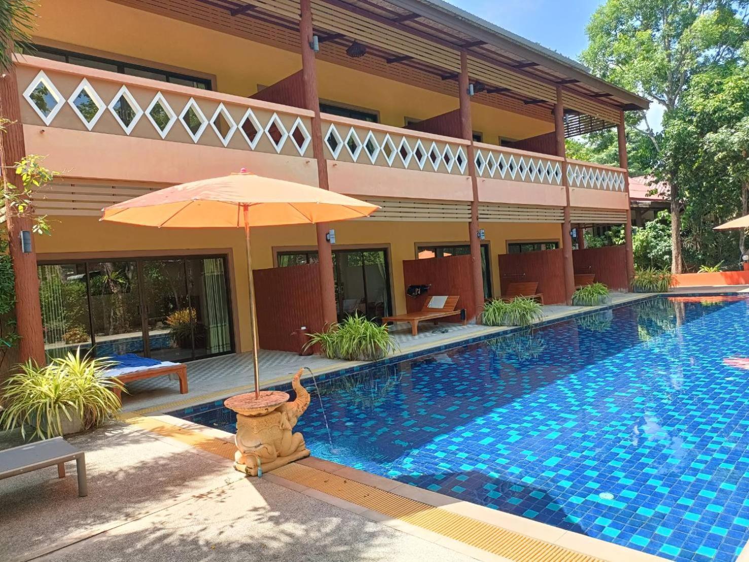 Oya International Phuket 4*