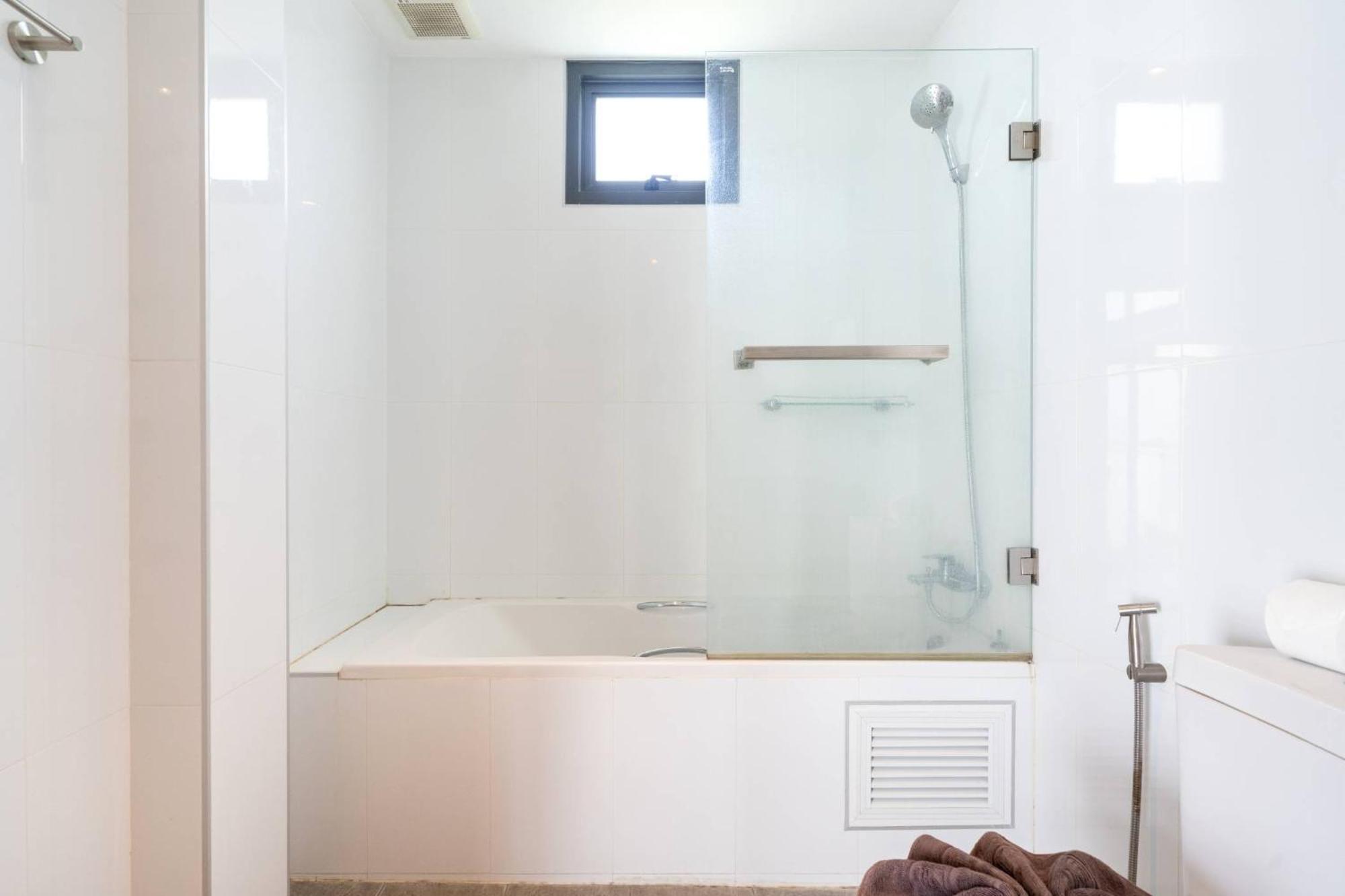 New & Modern, Loft Style 4br Sunset Garden 3, 12m Salt Pool, Just 10min Drive Naiharn *