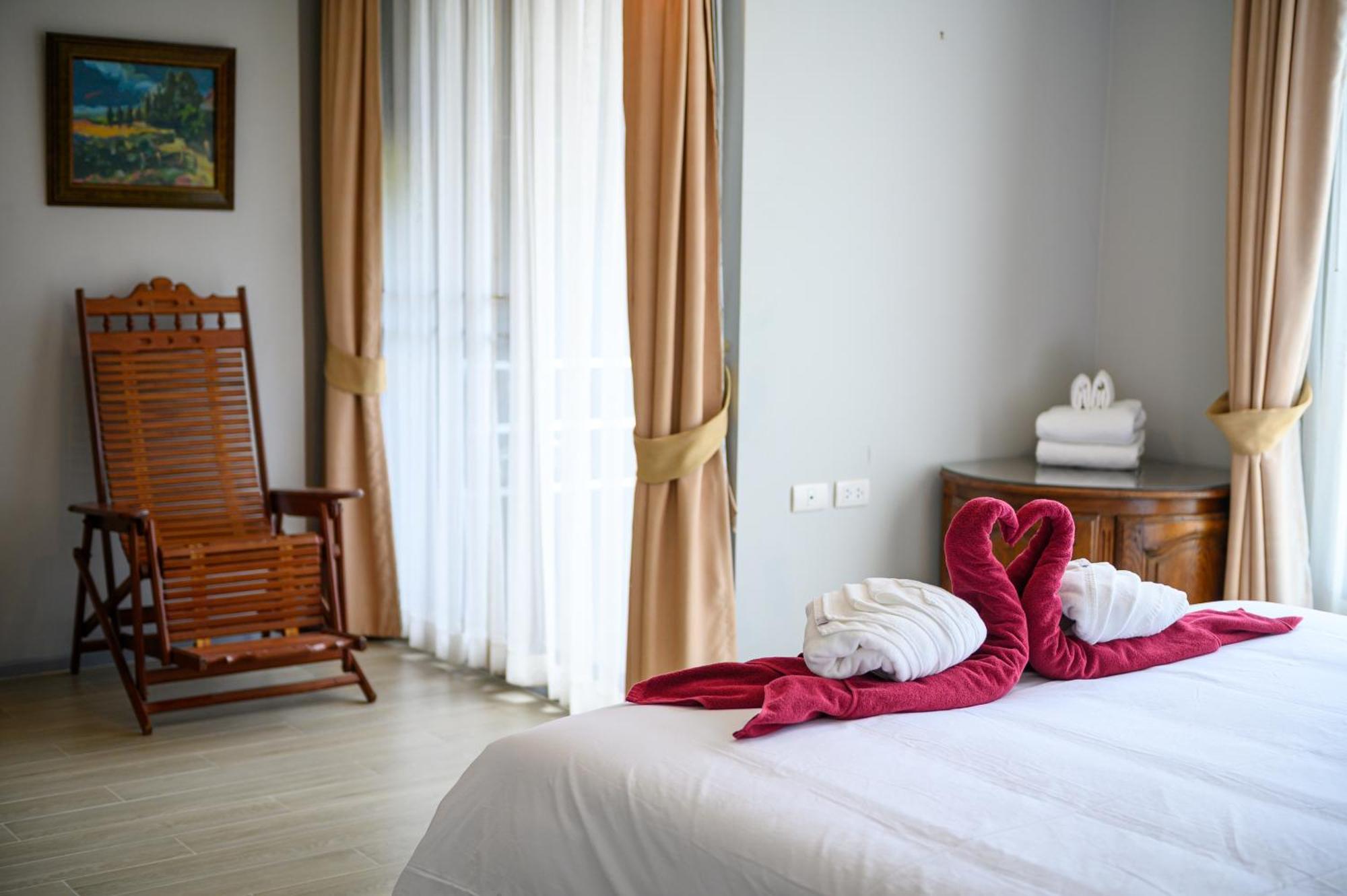 6th Avenue Surin Beach 4*