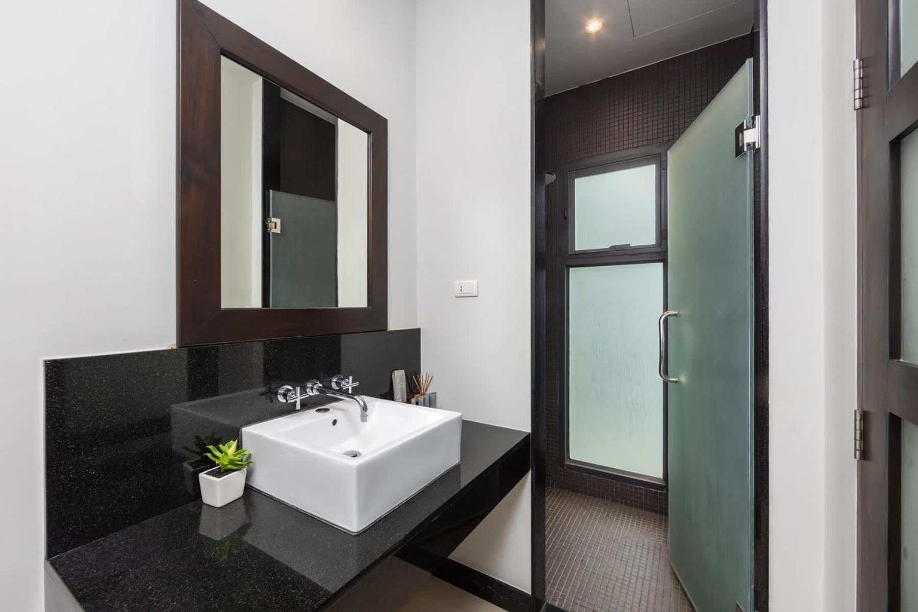 Hahana | 3 Bedroom Private Pool In Popular Kokyang Estate | 3 Min To Naiharn * Rawai