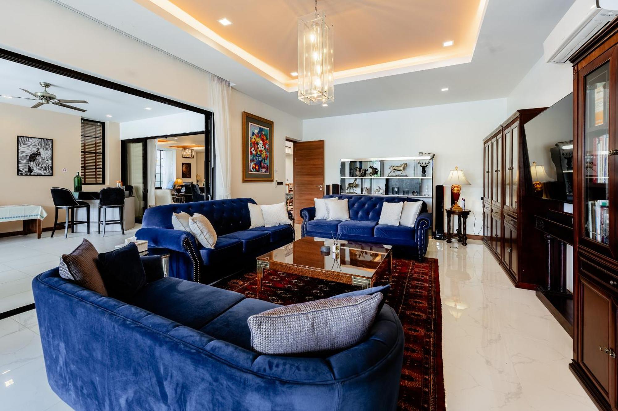 Viola 7 Bedroom, Fully Staffed, On The Golf Course Villa *