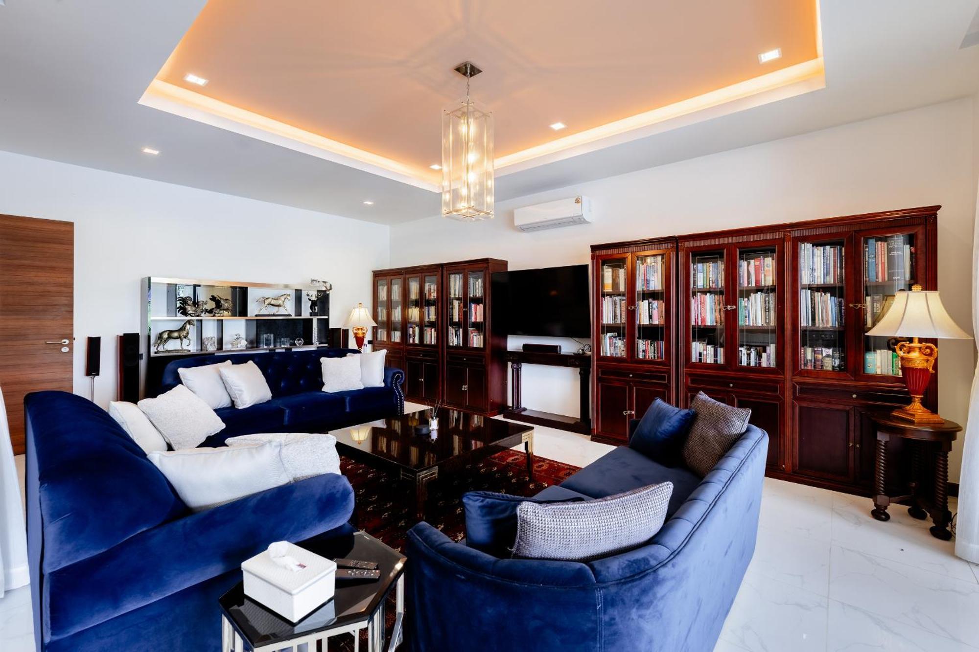 Viola 7 Bedroom, Fully Staffed, On The Golf Course *
