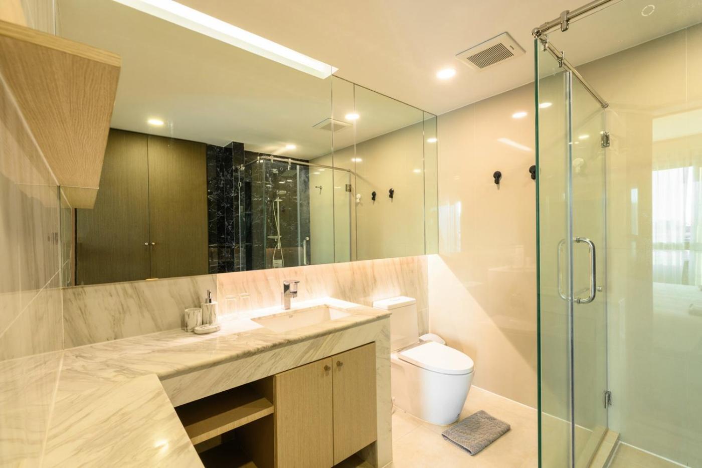 Newly Renovated In Mida Grande By Phuket Sabay Rent - Surin Beachfront, Expansive Terrace And Pools * Ban Lum Fuang