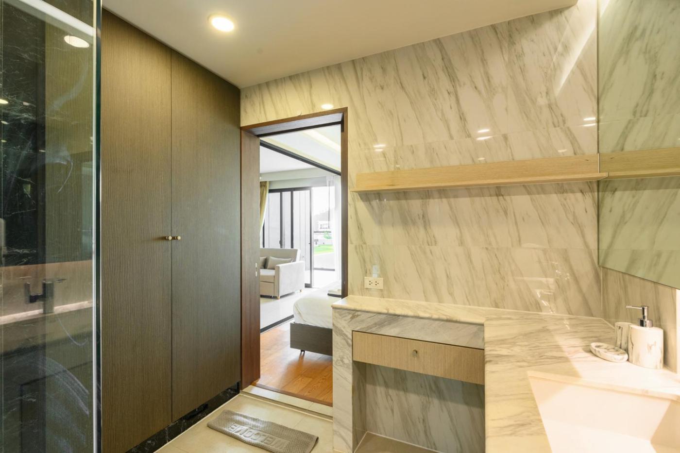 Apartment Newly Renovated In Mida Grande By Phuket Sabay Rent - Surin Beachfront, Expansive Terrace And Pools *