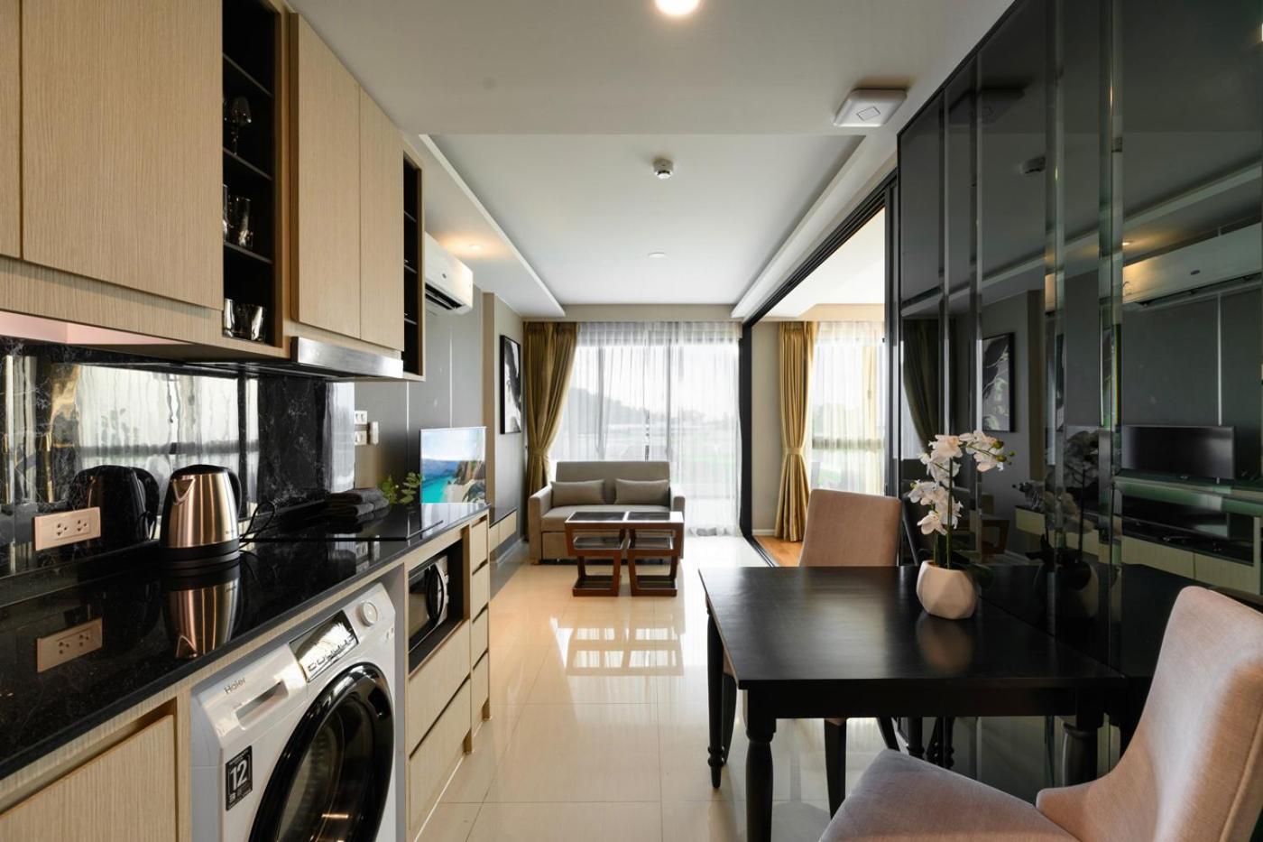 Newly Renovated In Mida Grande By Phuket Sabay Rent - Surin Beachfront, Expansive Terrace And Pools Apartment *