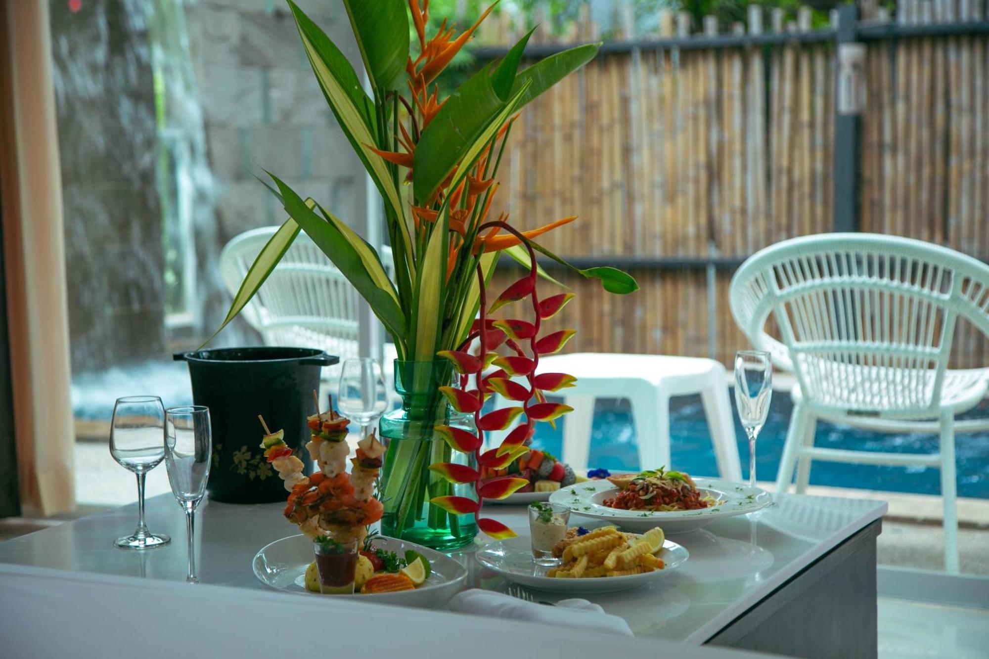 Hotel Peach Blossom & Pool - Sha 4*