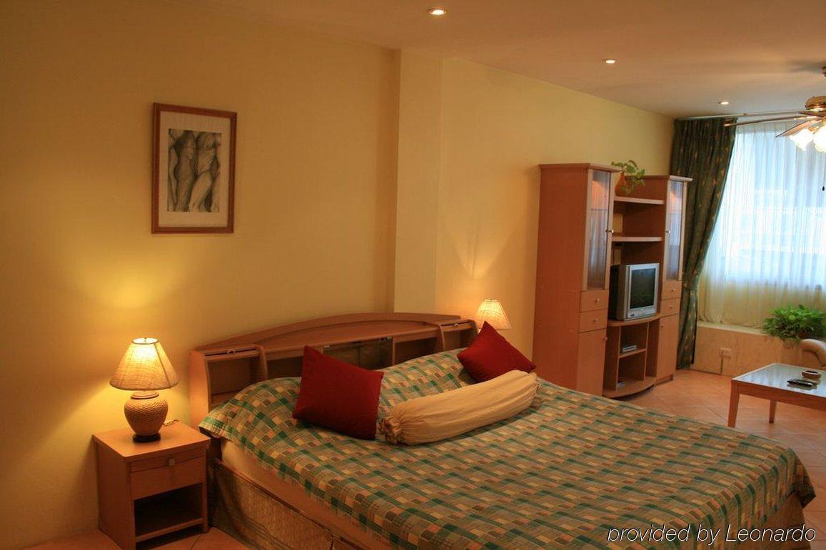Aquarius Gay & Sauna Hotel