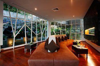 White Peach Hotel 4*