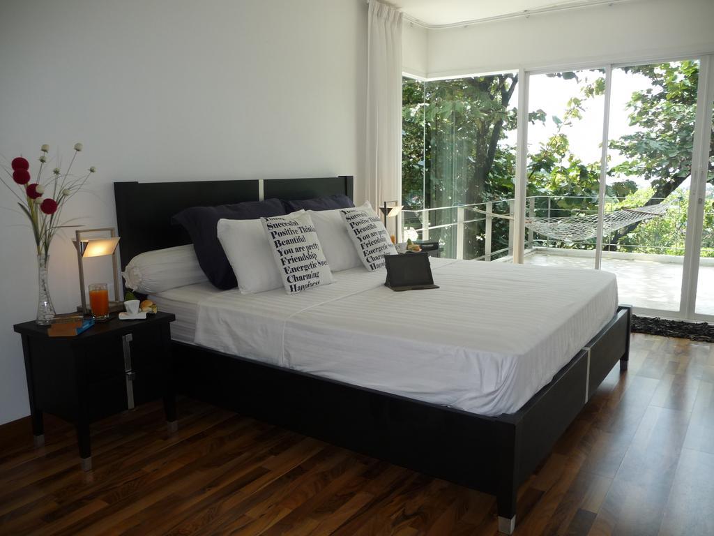 Ginborn 5 Bedroom Pool With Sea View In Villa
