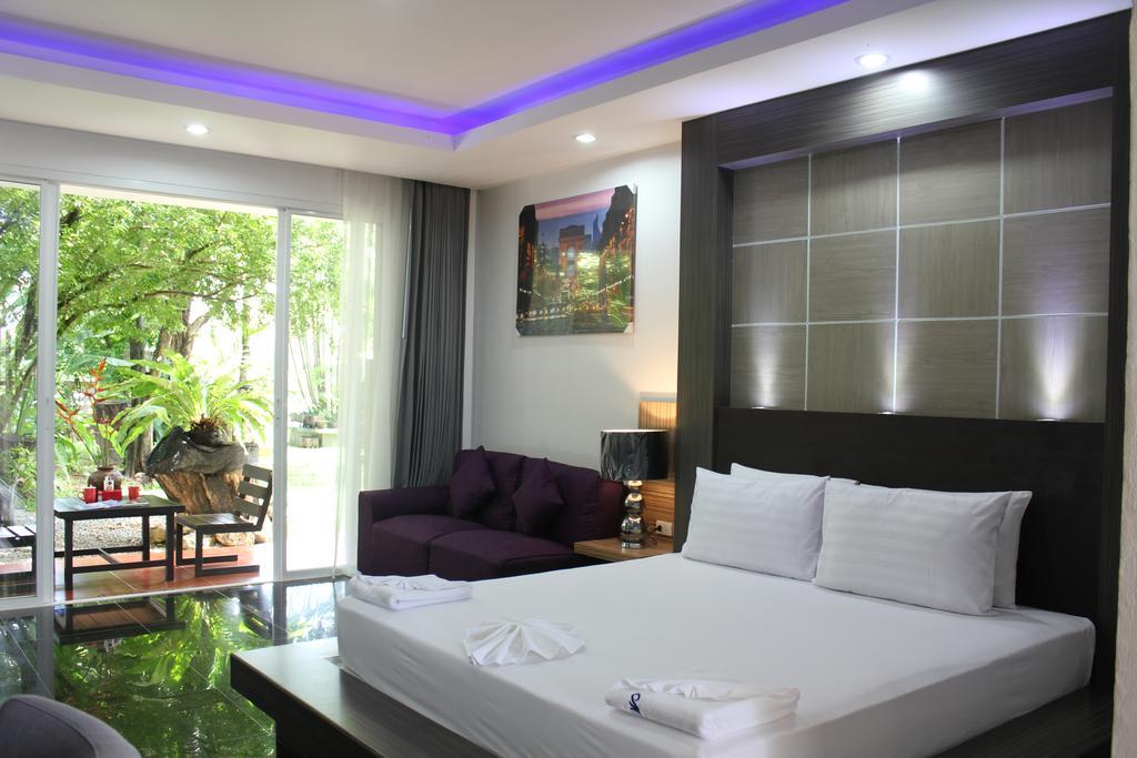 Hotel Eat N Sleep 2*