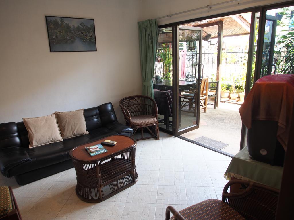Waree's Gasthof Strand Kata