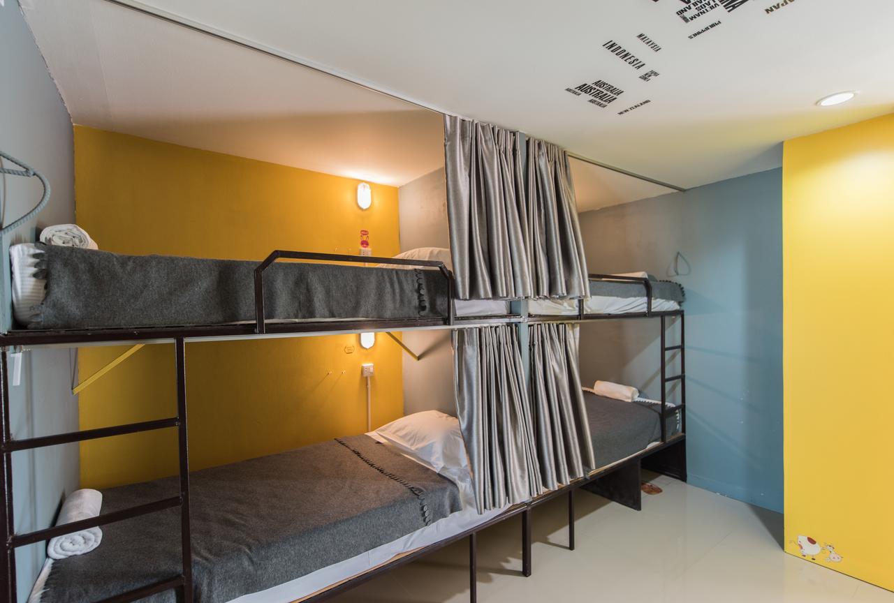 Backpacker Street Airport Place Albergue