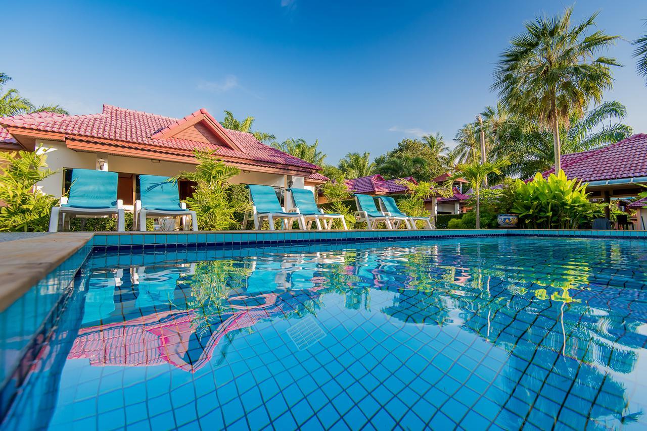 Tempat peranginan Tananza & Phuket Nai Harn