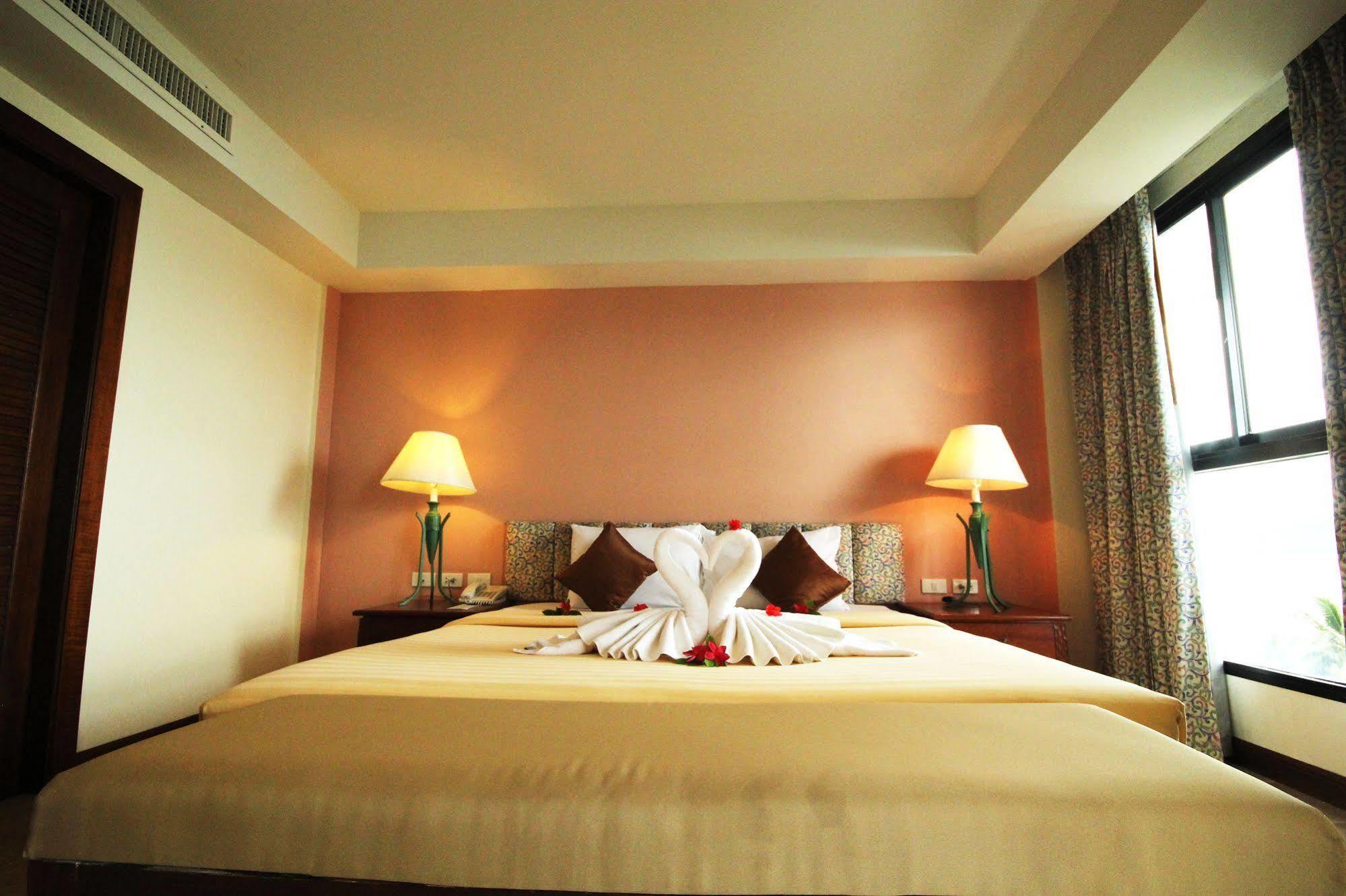 Hotel By The Sea 3*