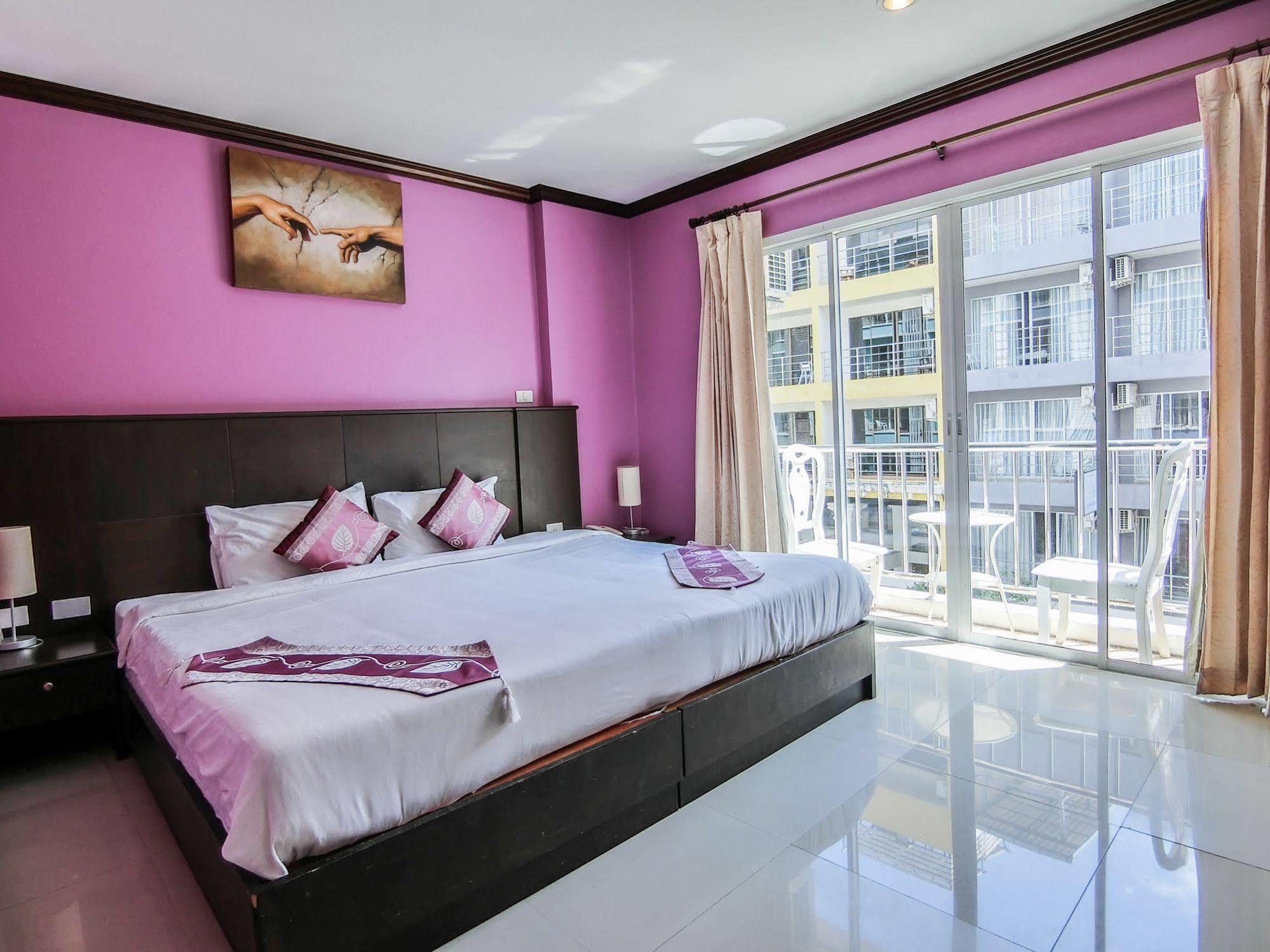Hollywood Hotel Patong