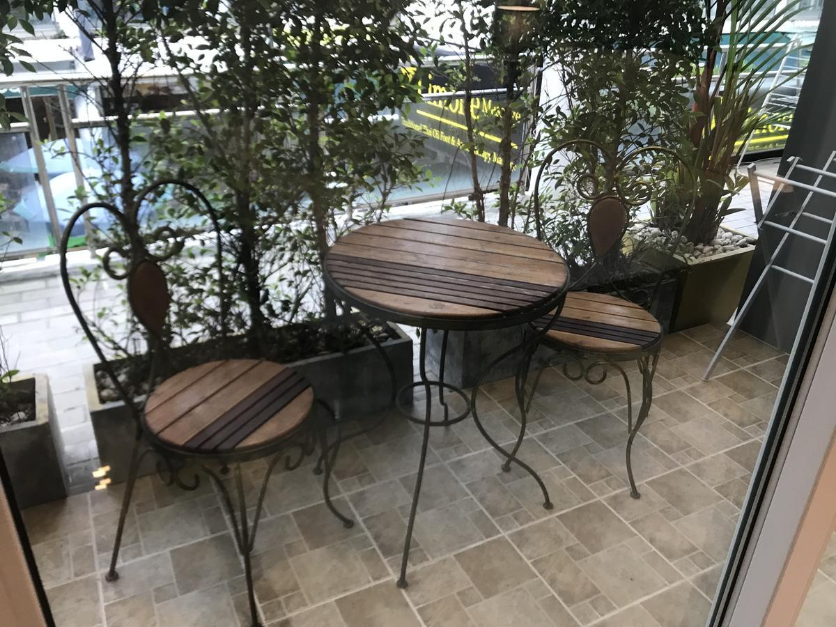 Cafe De Paris Guest house