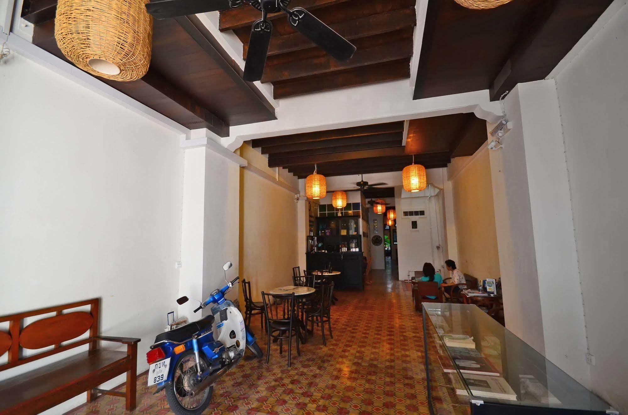 99 Oldtown Boutique Sha Extra Phuket