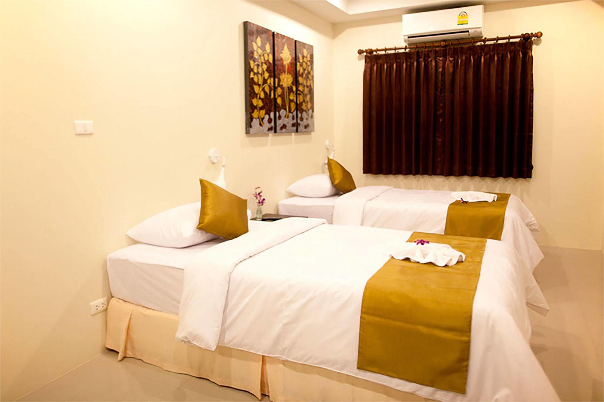 At Hotel Praia de Kamala
