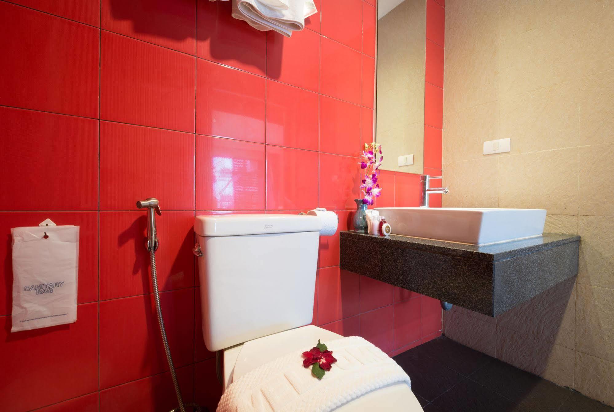 Alfresco Phuket Hotel