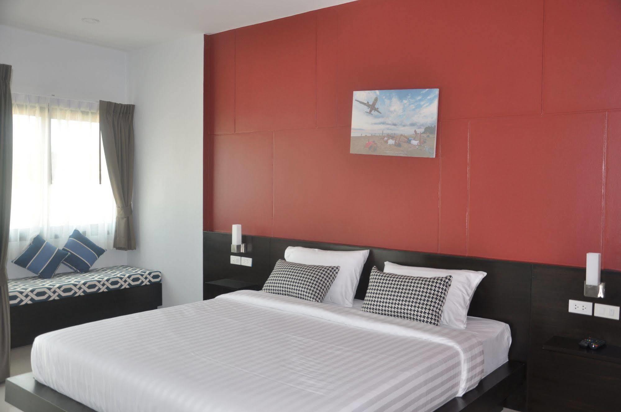 Phuket Airport Place Hotel Nai Yang