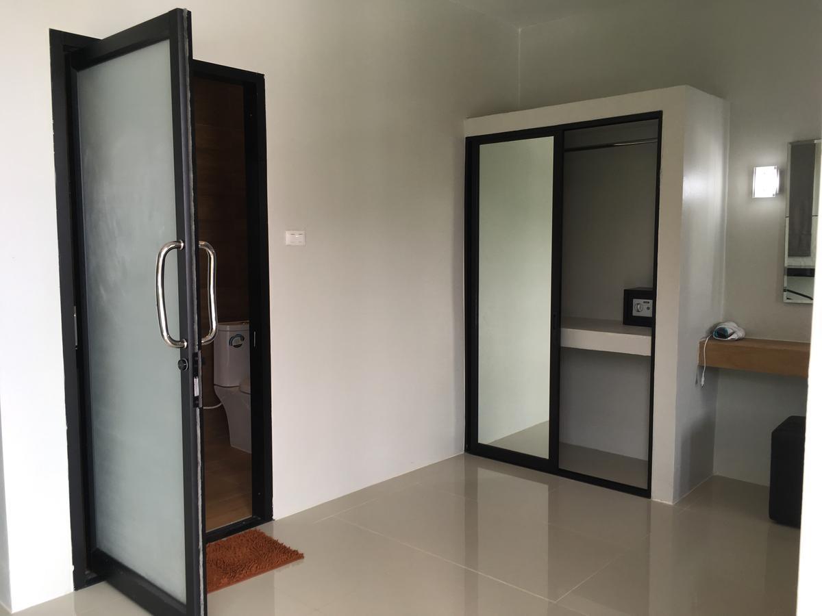 Baan Fran Sim Da Pantai Bang Tao