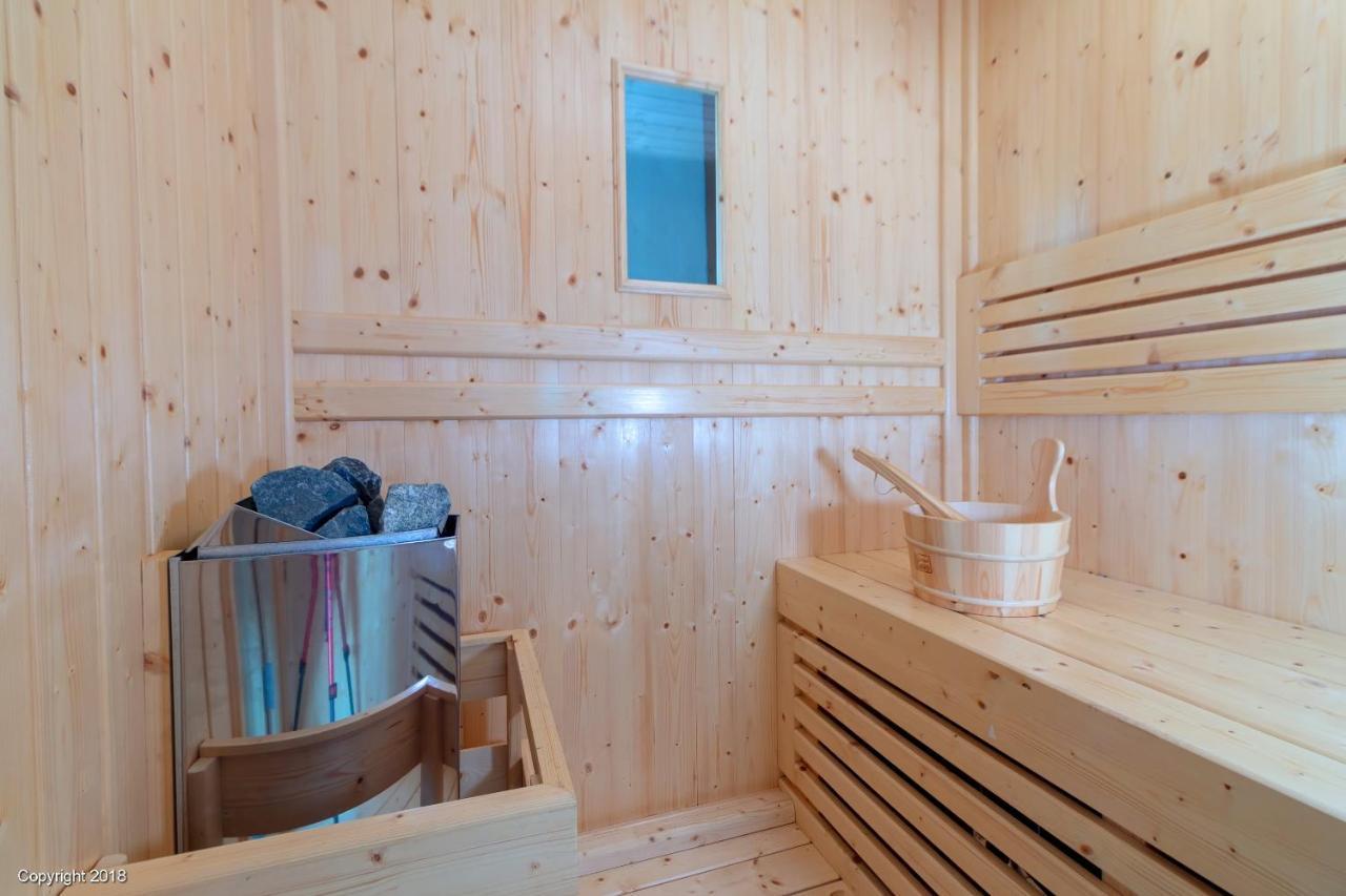 Hotel Modern Living 4*